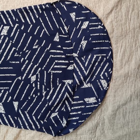 RW&CO sleeves blue and cream blouse, size medium - Picture 6 of 10